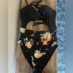 Cupshe Black Floral Print Halter Tummy Control One Piece Swimsuit Size Large